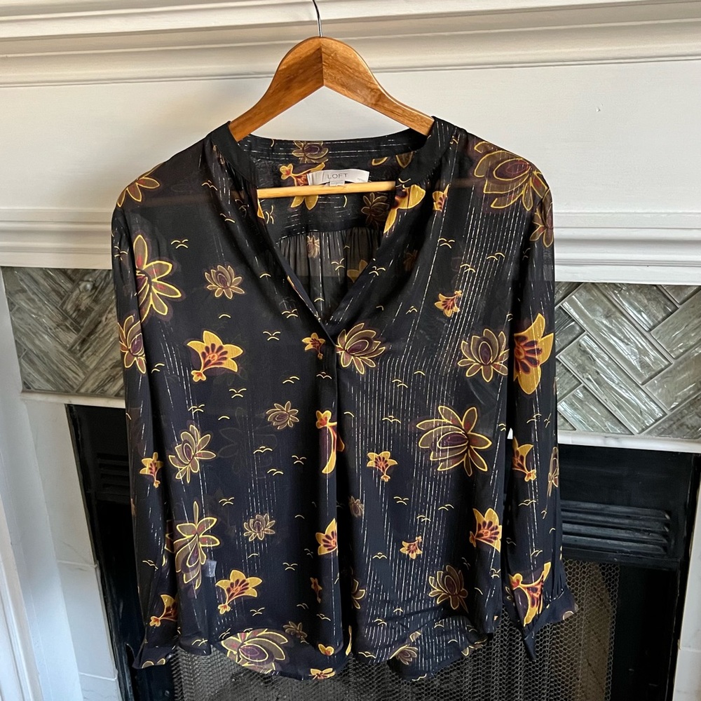 NWOT Ann Taylor LOFT Petites Semi-Sheer METALLIC Floral SplitNeck BLOUSE Top PM